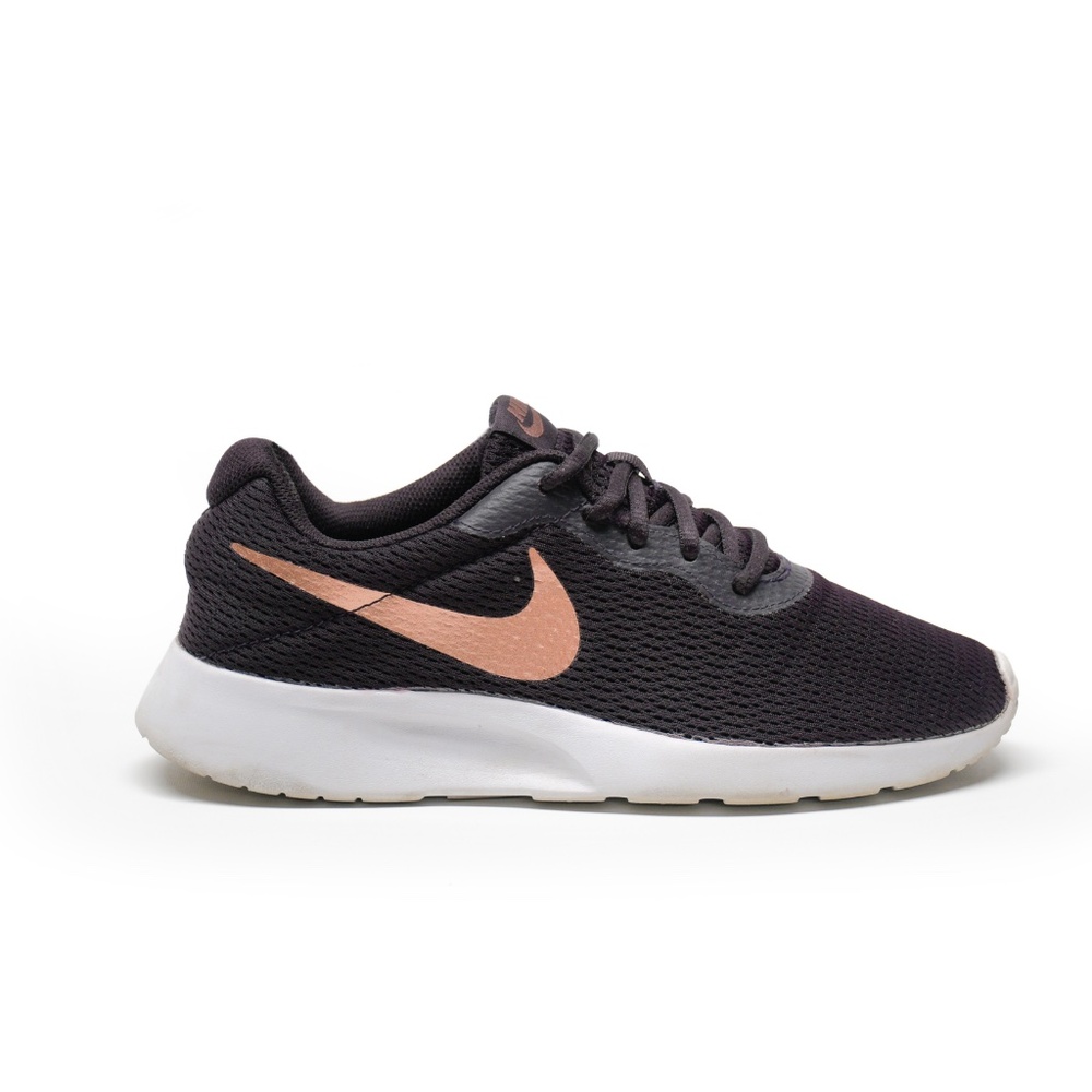 NIKE TANJUN Low Top Trainers in Burgundy/Bronze Size 8M